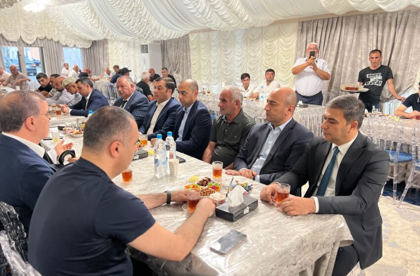 Niyazi Bayramov Şəhid Anasının yas mərasimində iştirak edib.